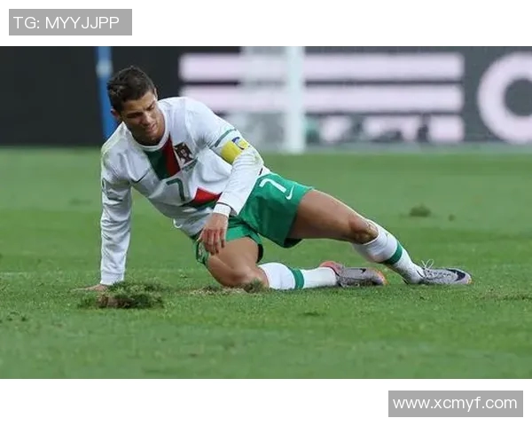 足球明星与海洋奇遇记高清抱鱼瞬间展现魅力与力量